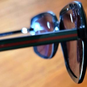 Gucci sunglasses..no case!!